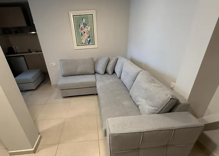 Stylish Studio Apartment - 8F House