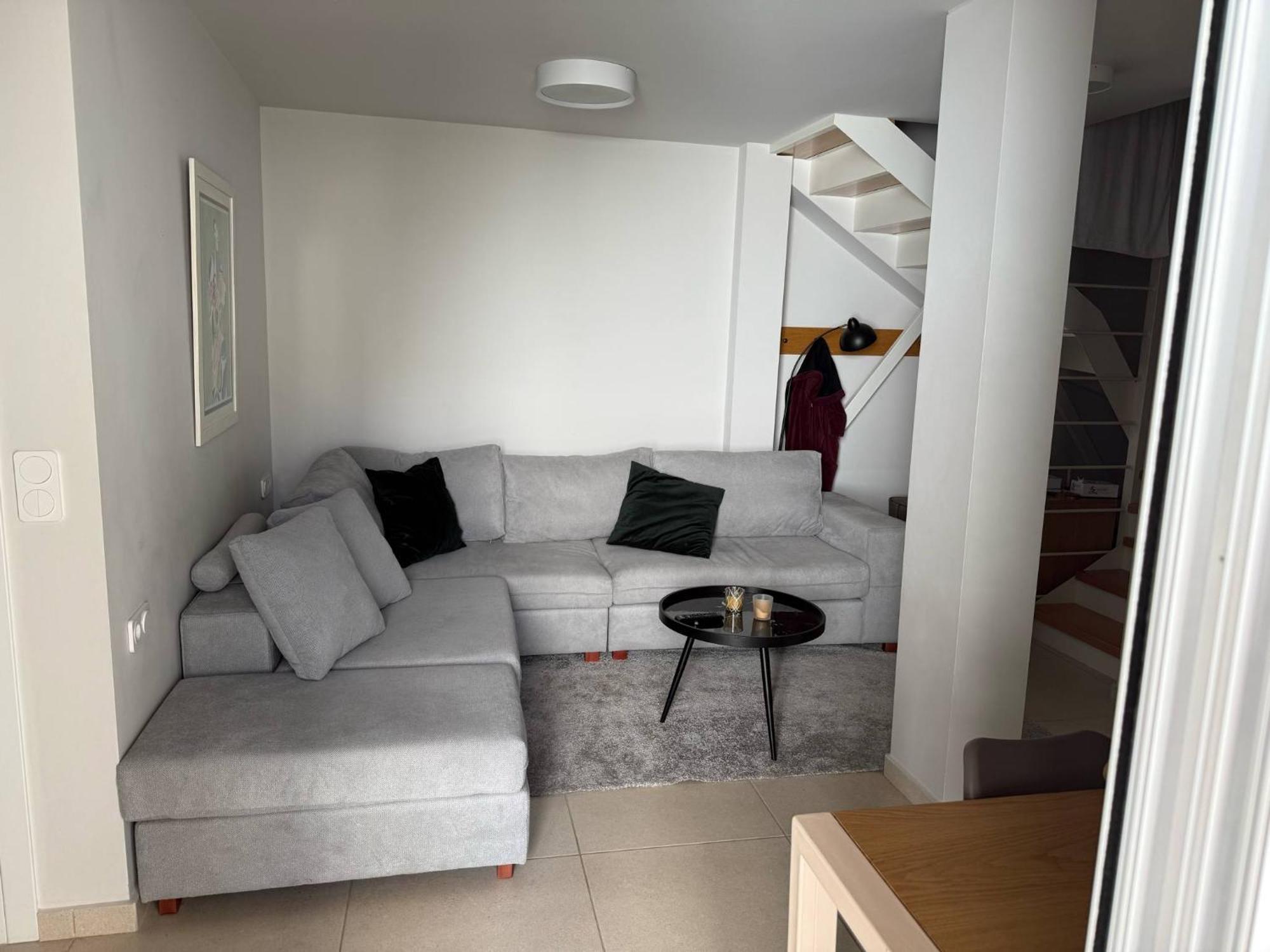 Stylish - 8f House * Каламата